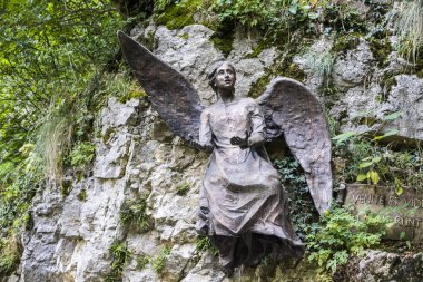 Madonna della Corona, bir Marian kutsal bir melek heykeli türbe Ferrara di Monte Baldo, il Verona, Veneto, İtalya