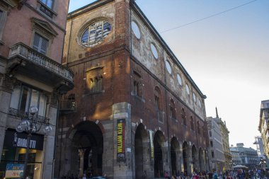 Piazza dei Mercanti (tüccarlar kare) eski şehrin anıtları, Orta çağlarda merkezi. Milano, İtalya