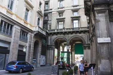 Galleria Vittorio Emanuele II, dünyanın en eski alışveriş merkezlerinden biri. Dört katlı Çift Kişilik arcade içinde yer alan İtalya'nın ilk kralı sonra adlandırılır