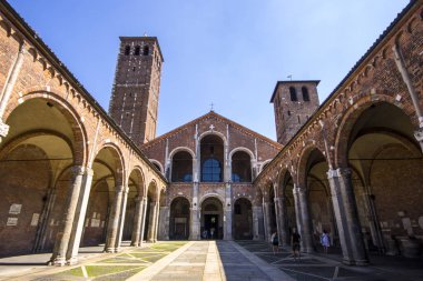 Basilica of Sant Ambrogio, Milano'da en eski kiliseler