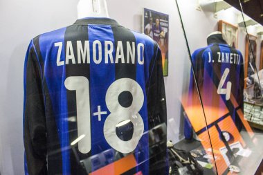 Stadio Giuseppe yaygın bilinen San Siro Meazza. Milan, İtalya ' da ev A.C. Milan ve Inter Milan futbol stadyumu