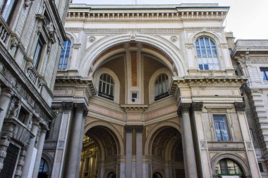 Galleria Vittorio Emanuele II, dünyanın en eski alışveriş merkezlerinden biri. Dört katlı Çift Kişilik arcade içinde yer alan İtalya'nın ilk kralı sonra adlandırılır
