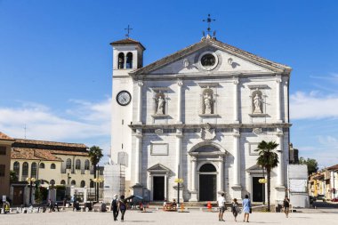 Piazza Grande Palmanova, İtalya, Chiesa del Santissimo Redentore veya Duomo. Venedik savunma işleri bir parçası olarak 2017 beri dünya mirası