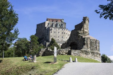 Sacra di San Michele, dini bir kompleks olarak Mount Pirchiriano Torino, İtalya