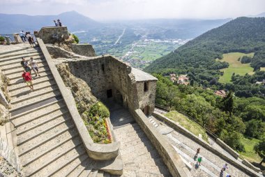 Sacra di San Michele, dini bir kompleks olarak Mount Pirchiriano Torino, İtalya