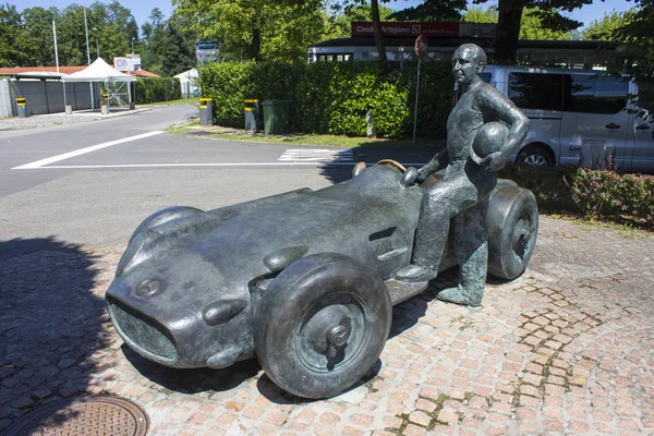 Statue Des Argentinischen Rennfahrers Juan Manuel Fangio Auf Dem Autodromo — Stockfoto