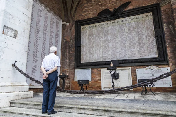 Piacenza Emilia Romagna Talya Dünya Savaş Anıtı Palazzo Gotico Olarak — Stok fotoğraf