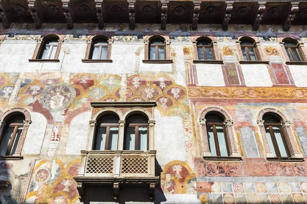 Festett Díszített Hagyományos Házak Trento Olaszország — Stock Fotó