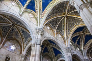 Certosa di Pavia, bir manastır ve karmaşık Lombardiya, Kuzey İtalya, 8 km kuzeyinde Pavia bulunmaktadır. 1396-1495, İtalya en büyük manastır inşa