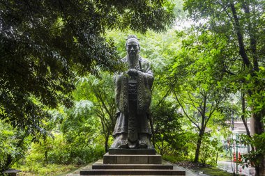 Tokyo, Japonya. Konfüçyüs, Çinli politikacı ve filozof, Yushima Seido, Bunkyo Yushima mahallede Konfüçyüsçü bir tapınak, bronz heykeli