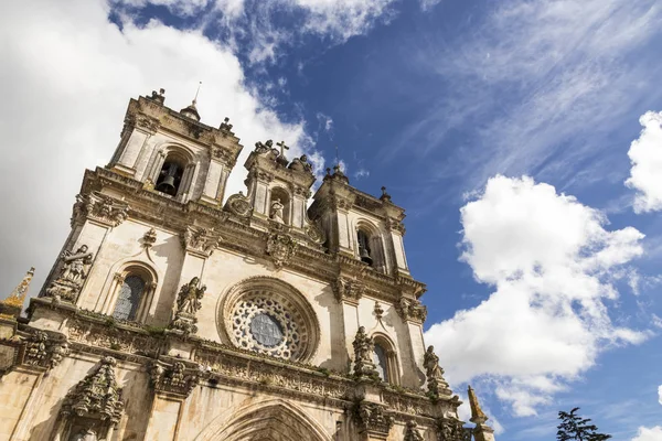 阿尔克巴萨修道院 金塔莫斯泰罗圣玛丽亚 的主要门面在葡萄牙 在哥特式和巴洛克建筑 1997年以来的世界遗产遗址 — 图库照片