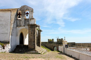 Çan-gable Igreja Matriz de Santa Maria, Ana Kilisesi, Portekizce şehir Evora Monte Alentejo bölgesi