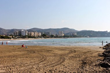 Benicassim, Costa del Azahar kıyılarında, Castello Eyaleti, İspanya bir plaj tesisi Torreon Beach'de