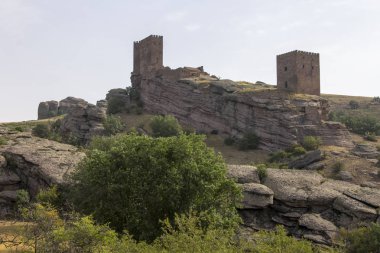 Castillo de Zafra, Sierra de Caldereros, Campillo de Duenas, Castilla La Mancha, İspanya bir kumtaşı fosillerini üzerine kurulmuş bir 12. yüzyıl kale