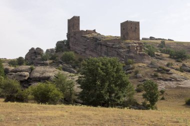 Castillo de Zafra, Sierra de Caldereros, Campillo de Duenas, Castilla La Mancha, İspanya bir kumtaşı fosillerini üzerine kurulmuş bir 12. yüzyıl kale
