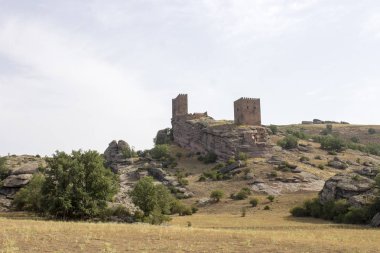 Castillo de Zafra, Sierra de Caldereros, Campillo de Duenas, Castilla La Mancha, İspanya bir kumtaşı fosillerini üzerine kurulmuş bir 12. yüzyıl kale