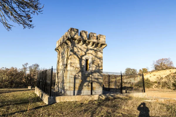 Peleas リオアリバ サモラ県 カスティーリャ レオン スペインのカスティーリャの王フェルディナンド 世の発祥の地 バルパライソの絶滅した修道院跡の記念碑 — ストック写真