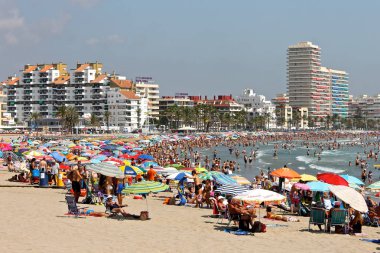 Plajda Peniscola, Castello Eyaleti, Valensiya topluluk, İspanya bir şehirde turist