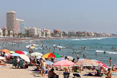 Plajda Peniscola, Castello Eyaleti, Valensiya topluluk, İspanya bir şehirde turist