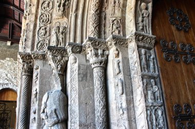 Manastır Saint Mary Rıpoll, Catalonia, İspanya heykel Romanesk portik. Dünya mirası için geçici listelerinde