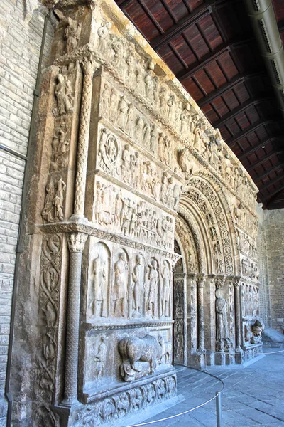Скульптурні Portico Романського Монастиря Святої Марії Місті Ripoll Каталонія Іспанії — стокове фото