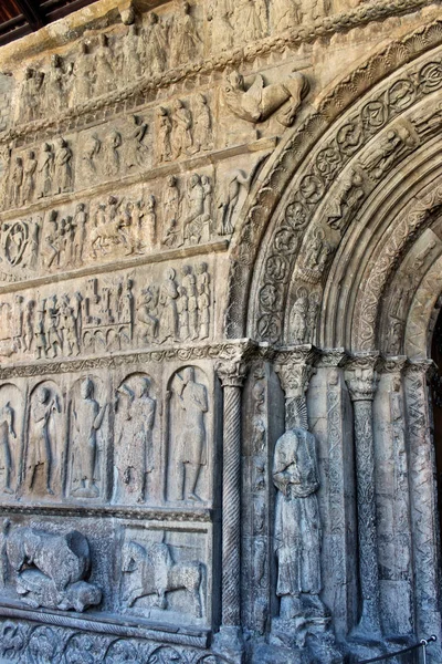 Manastır Saint Mary Rıpoll, Catalonia, İspanya heykel Romanesk portik. Dünya mirası için geçici listelerinde