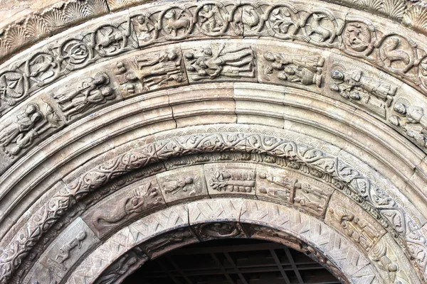 Manastır Saint Mary Rıpoll, Catalonia, İspanya heykel Romanesk portik. Dünya mirası için geçici listelerinde