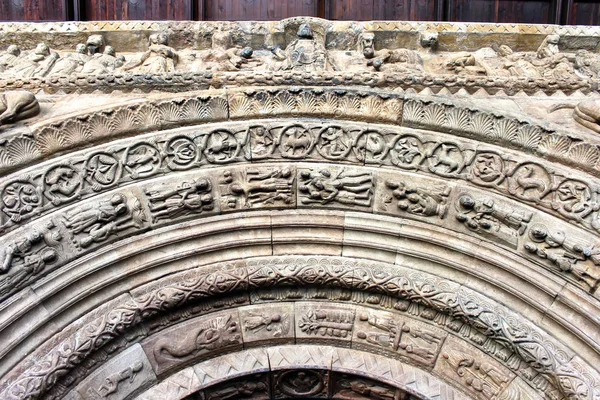 Manastır Saint Mary Rıpoll, Catalonia, İspanya heykel Romanesk portik. Dünya mirası için geçici listelerinde