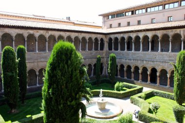 Manastır manastır Saint Mary Rıpoll, Catalonia, İspanya