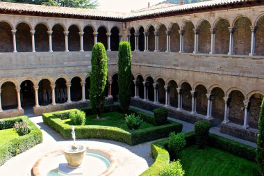 Manastır manastır Saint Mary Rıpoll, Catalonia, İspanya