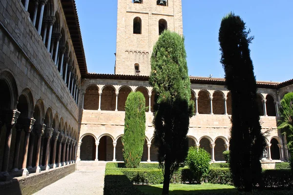 裁判官 カタルーニャ スペインの聖マリアの修道院の回廊 — ストック写真