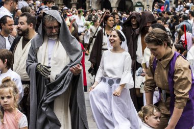 İnsanlar Star Wars III Imperial Stormtrooper geçit töreni 2017 eski şehir Santiago de Compostela, İspanya için kostüm kılığında.