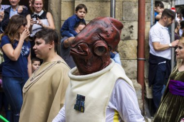 İnsanlar Star Wars III Imperial Stormtrooper geçit töreni 2017 eski şehir Santiago de Compostela, İspanya için kostüm kılığında.