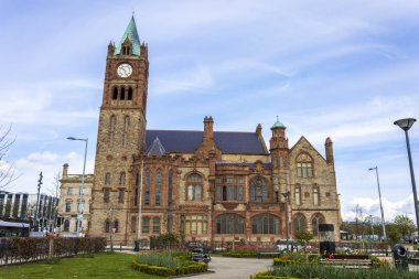 Guildhall, hangi Derry ve Strabane bölge Konseyi seçilmiş üyeleri karşılamak 1890 yılında inşa edilmiş bir bina. Derry, County Londonderry, Kuzey İrlanda