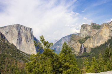 El Capitan ve Yosemite Vadisi üzerinden tünel görünüm gözlem alanı sayısı. Yosemite Milli Parkı, California. 1984 yılından bu yana Dünya Mirası