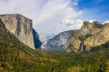 El Capitan ve Yosemite Vadisi üzerinden tünel görünüm gözlem alanı sayısı. Yosemite Milli Parkı, California. 1984 yılından bu yana Dünya Mirası