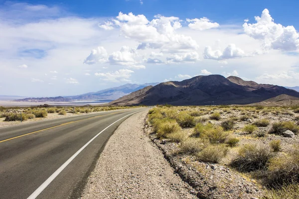 Uno Los Caminos Que Cruza Parque Nacional Del Valle Muerte — Foto de Stock