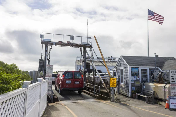 Martha Vineyard Massachusetts Coches Entrando Chappy Ferry Con Destino Isla — Foto de Stock