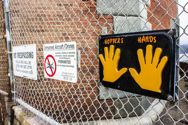 Hopper Hands Sign Runners Fort Point San Francisco California — Stock Photo, Image