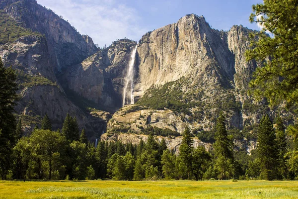 优胜美地的景色来自于北美最高的瀑布优胜美地山谷 加州优胜美地国家公园 1984年以来的世界遗产遗址 — 图库照片