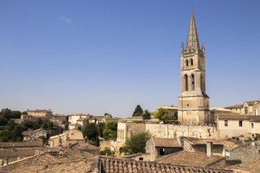 Saint-Emilion, Fransa. Saint-Emilion bir kalker uçurum ve onun çan kulesi, yekpare Kilisesi (kilise monolithe) sayısı