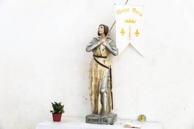 ARS-tr-Re, Fransa. Joan of Arc heykeli kilise Saint-Etienne kilisenin içinde
