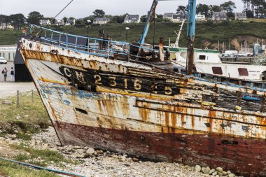 Camaret-sur-Mer, Fransa. Le Sillon 'daki eski tekne mezarlığı (Cimetiere de bateaux)