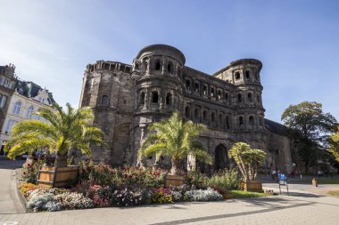 Trier, Almanya. Porta Nigra (Latince siyah kapı), bir büyük Roma kent kapısı Augusta Treverorum antik şehir. 1986 yılından bu yana Dünya Mirası