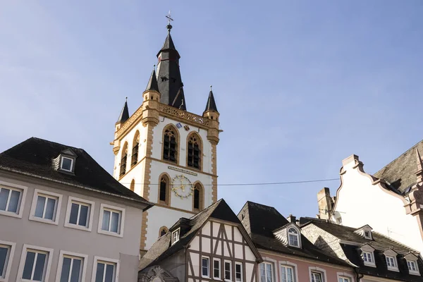 德国特里尔 圣甘格夫教堂 罗马天主教教堂 致力于圣甘古尔弗斯和第二古老的教堂建筑在城市 — 图库照片