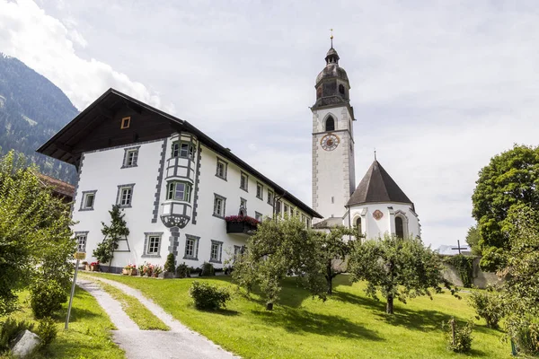 Stift Stams 的学院教会 巴洛克式的 Cistercian 修道院在 Stams 自治市 蒂罗尔状态 西部奥地利 — 图库照片