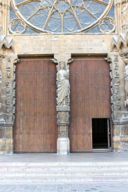 Reims, Fransa. Our Lady Katedrali (Cathedrale Notre Dame), bir büyük yüksek Gotik yapı ve Fransız şehrin Reims bir dönüm noktası ayrıntılarını