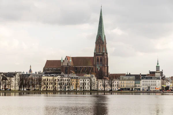 Pfaffenteich pond, Schwerin, Alemania — Foto de Stock