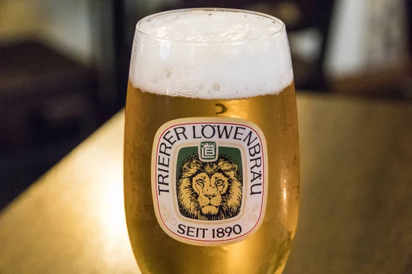 Trier Lowenbrau sör — Stock Fotó