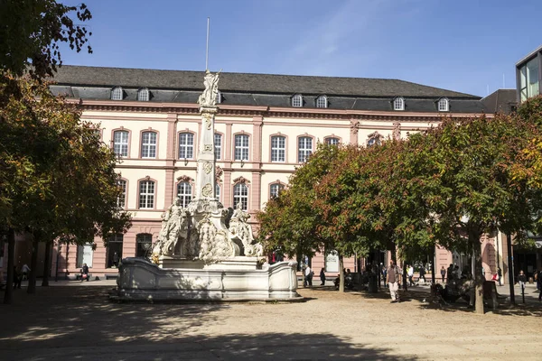 Sankt Georgsbrunnen, Trier, Niemcy — Zdjęcie stockowe